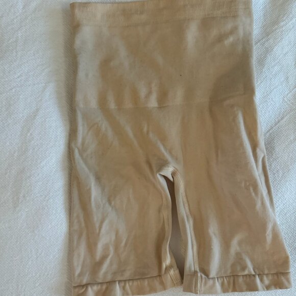 SKIMS HIGH-WAISTED ABOVE THE KNEE SHORT L/XL MICA - Picture 4 of 4